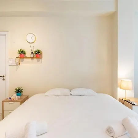 Charming With Reading Nook & View Nikosia