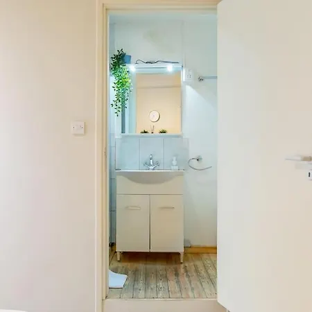 Charming With Reading Nook & View