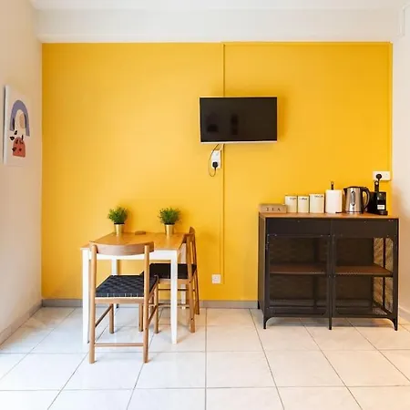 Daire Charming With Reading Nook & View *
