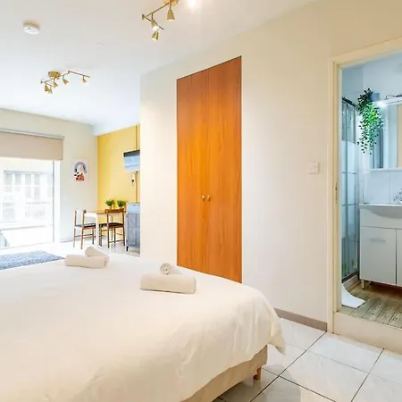 Charming With Reading Nook & View Apartment *