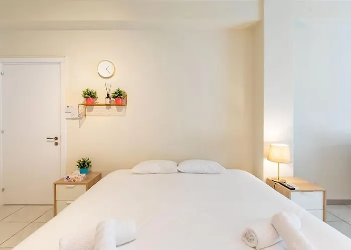 Charming With Reading Nook & View Nikozja