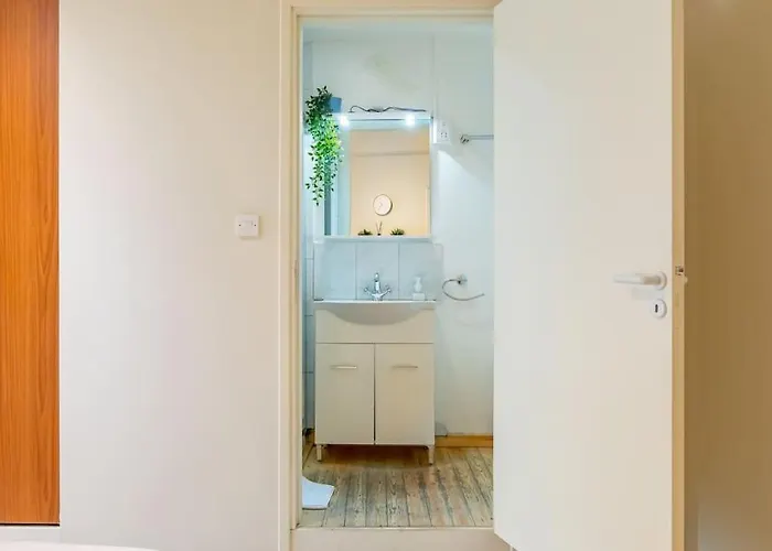 Charming With Reading Nook & View