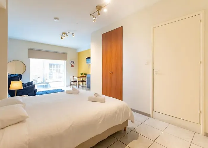 Charming With Reading Nook & View Apartament *