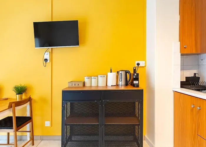 Charming With Reading Nook & View Apartament Nikozja