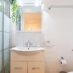 Charming With Reading Nook & View *