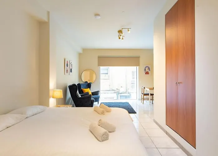 Apartment Charming With Reading Nook & View Nicosia